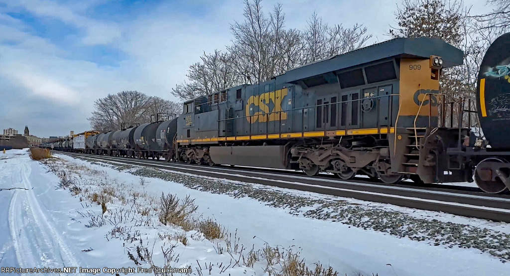 CSX 909 is MDPU for the M370.